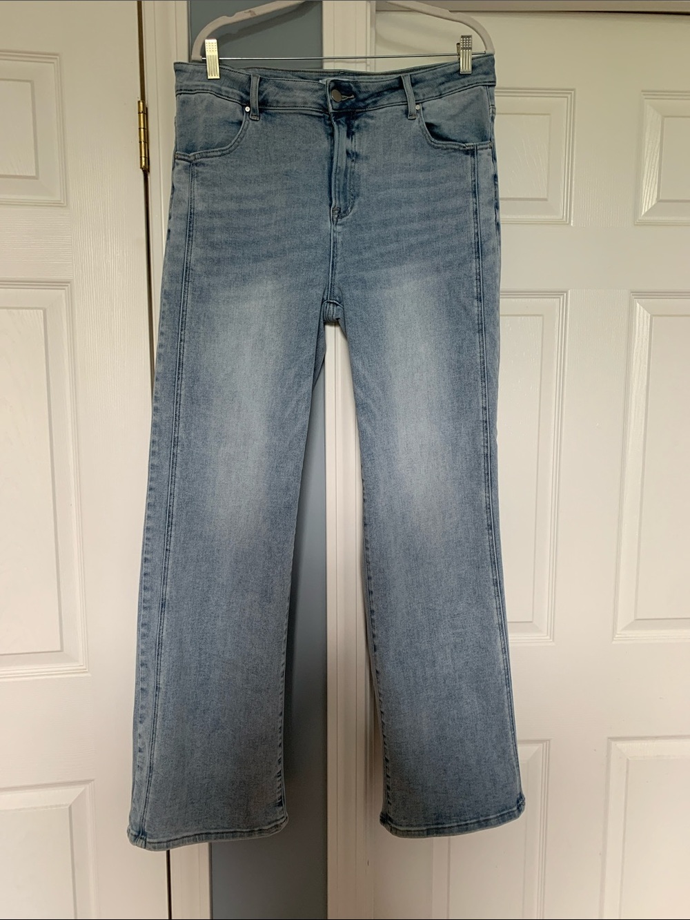 RISEN JEANS WITH SEAM DETAIL
